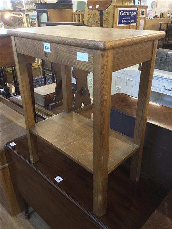 Small oak school table(-)
